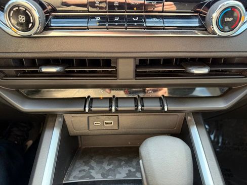 Used 2023 Chevrolet Colorado Trail Boss image 27