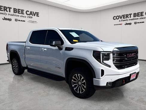Used 2022 GMC Sierra 1500 AT4 w/ AT4 Premium Package image 1