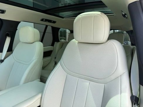 Used 2025 Land Rover Range Rover SE AWD/4WD image 16