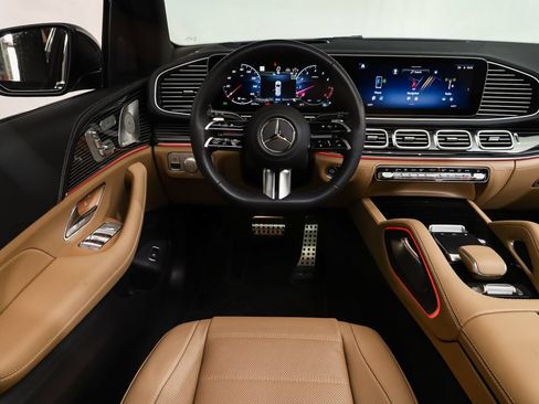 Used 2025 Mercedes-Benz GLS 450 4MATIC image 15