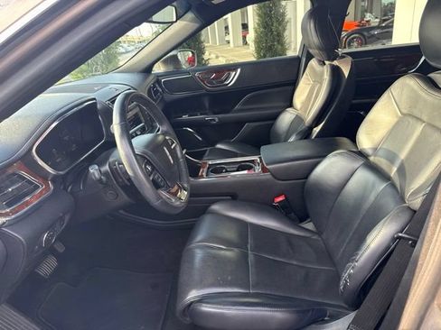 Used 2018 Lincoln Continental Select w/ Continental Climate Package FWD image 26