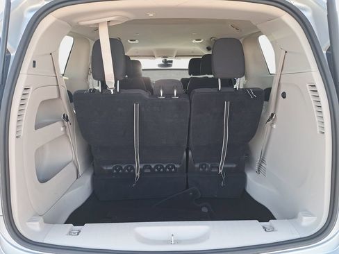 Used 2023 Chrysler Voyager LX FWD image 14