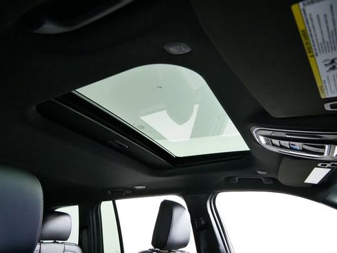 Certified 2024 Jeep Grand Cherokee Altitude image 23