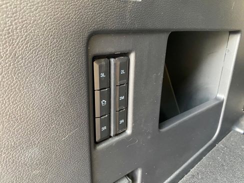 Used 2024 Ford Expedition XLT image 11