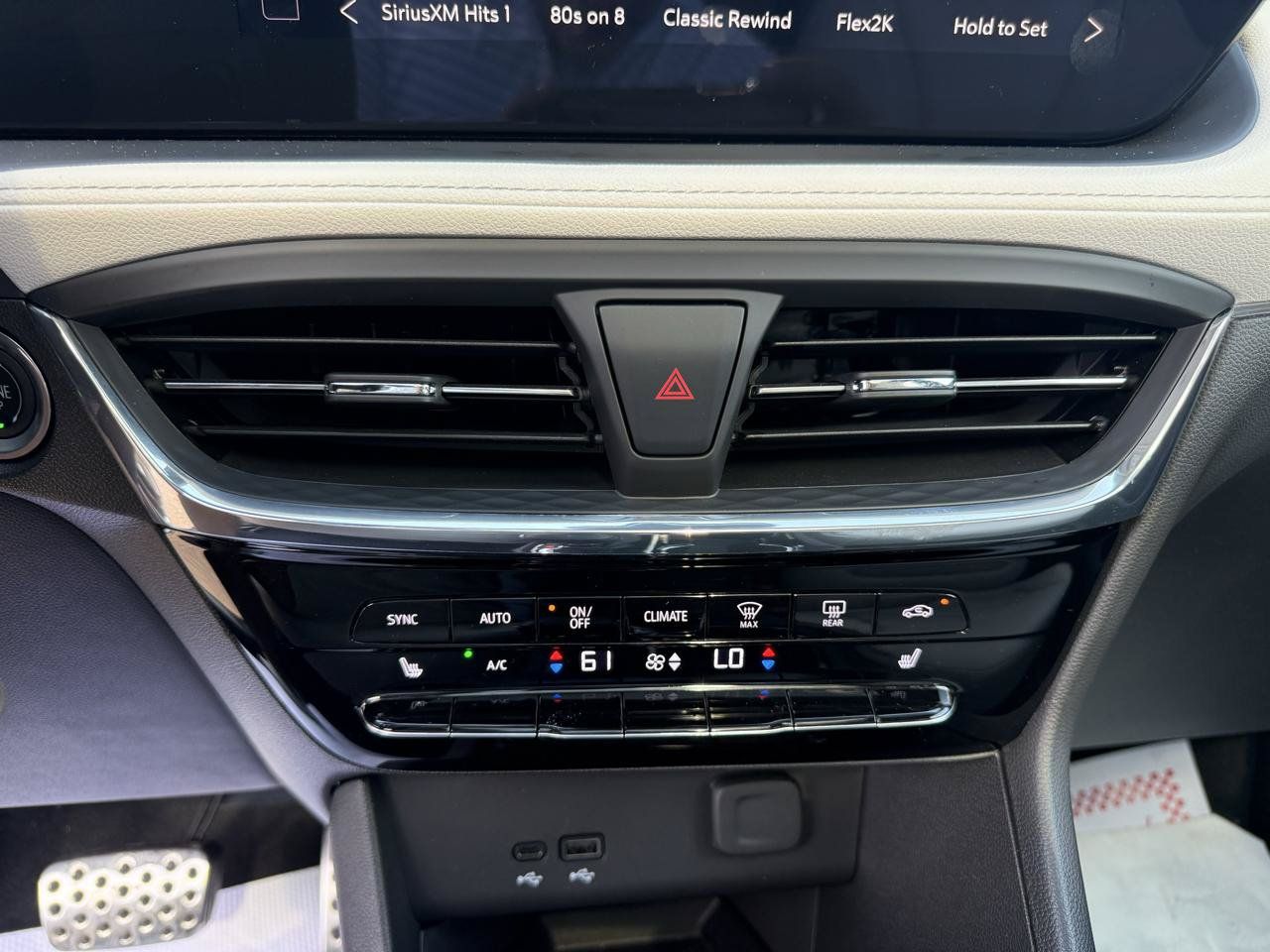Used 2025 Buick Encore GX Avenir w/ Avenir Convenience Package FWD image 10