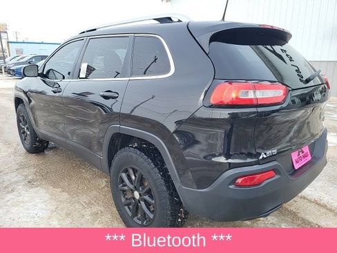 Used 2016 Jeep Cherokee Latitude w/ Cold Weather Group image 10
