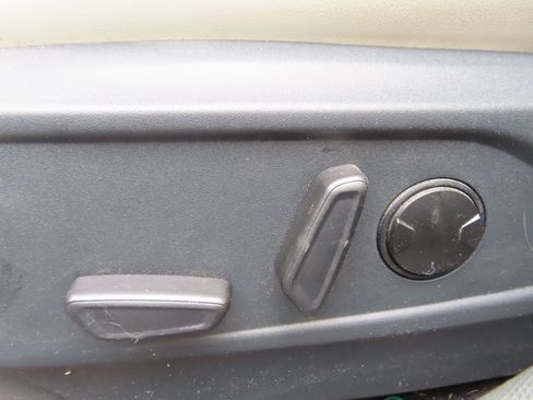 Used 2021 Ford Mustang Mach-E Premium AWD/4WD image 28