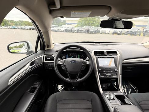Used 2019 Ford Fusion SE FWD image 25