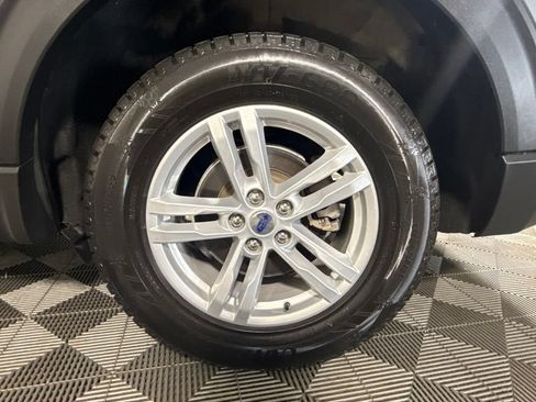 Used 2024 Ford Explorer XLT AWD/4WD image 12