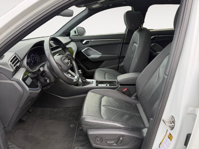 Used 2020 Audi Q3 2.0T Premium w/ Convenience Package AWD/4WD image 11