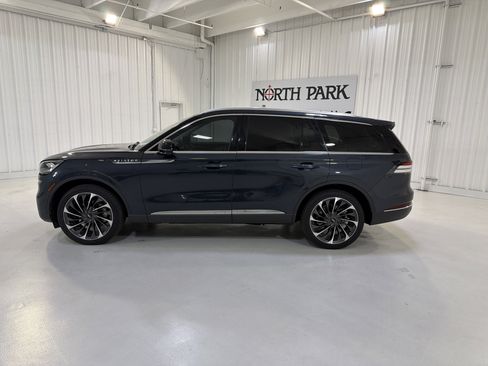 Used 2022 Lincoln Aviator Reserve w/ Equipment Group 201A AWD/4WD image 2