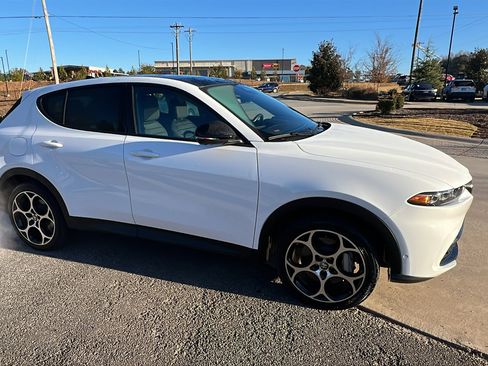 Used 2024 Alfa Romeo Tonale Sprint image 5