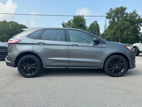 Used 2022 Ford Edge ST-Line w/ Cold Weather Package AWD/4WD image 4