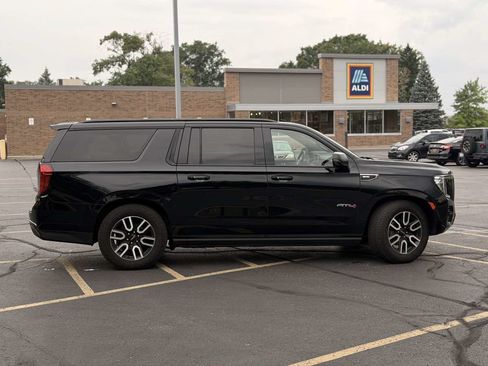 Used 2021 GMC Yukon XL AT4 w/ AT4 Premium Plus Package AWD/4WD image 9