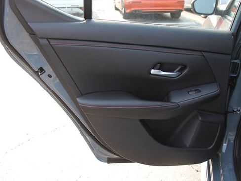 Used 2025 Nissan Sentra SR w/ SR Premium Package FWD image 25