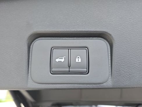 Used 2025 Nissan Rogue SV image 13