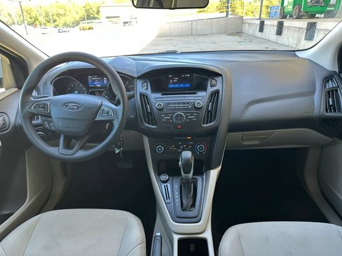 Used 2017 Ford Focus SE FWD image 13