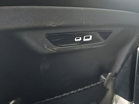 Used 2024 Chrysler Pacifica Touring-L FWD image 27
