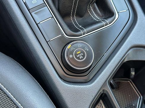 Used 2022 Volkswagen Taos SE w/ Panoramic Sunroof Package image 33