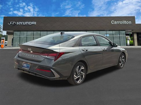 Certified 2025 Hyundai Elantra Sport FWD image 5