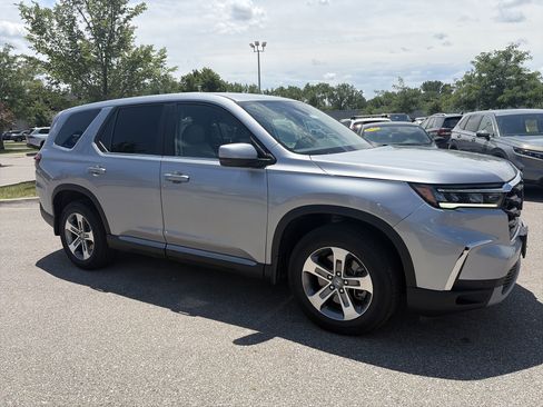 Used 2024 Honda Pilot EX-L image 3