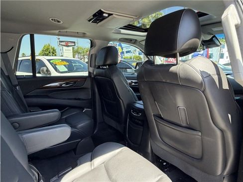 Used 2017 Cadillac Escalade Premium Luxury AWD/4WD image 26