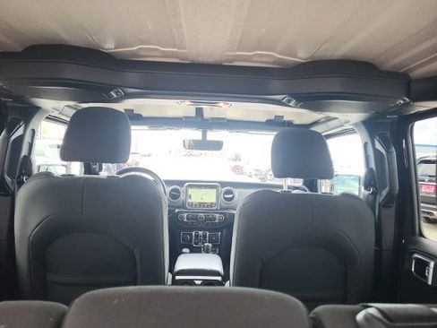 Used 2021 Jeep Wrangler Unlimited Sahara w/ Uconnect 4C Nav & Sound Group AWD/4WD image 9