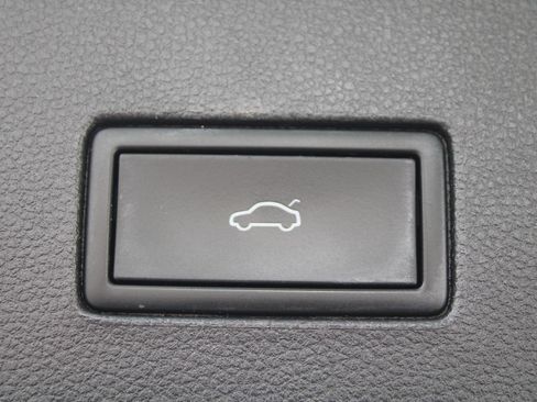 Used 2021 Volkswagen Atlas Cross Sport SE w/ Panoramic Sunroof Package AWD/4WD image 11