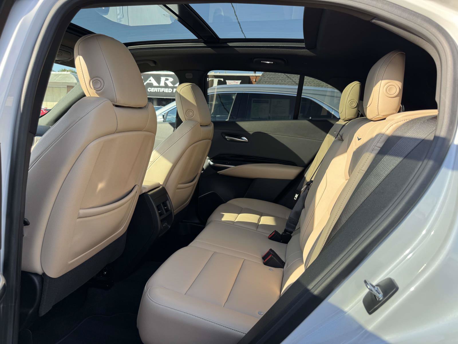 Used 2024 Cadillac XT4 Luxury w/ Cold Weather Package AWD/4WD image 11