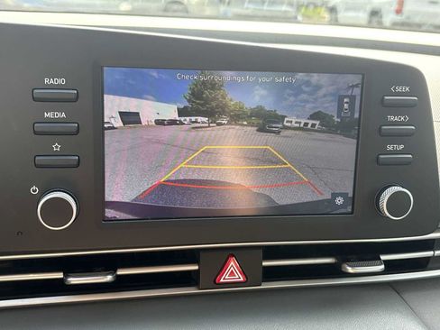 Used 2023 Hyundai Elantra SE FWD image 14