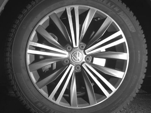 Used 2019 Volkswagen Tiguan SEL AWD/4WD image 9