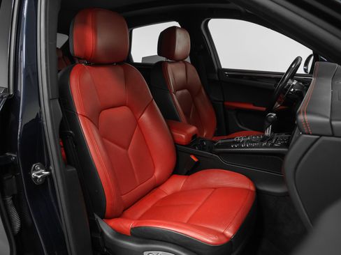 Certified 2019 Porsche Macan AWD/4WD image 20