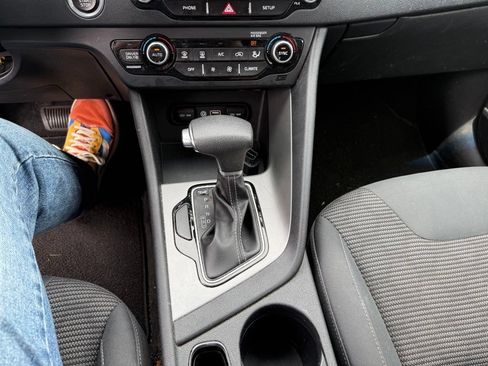 Used 2019 Kia Niro LX FWD image 8