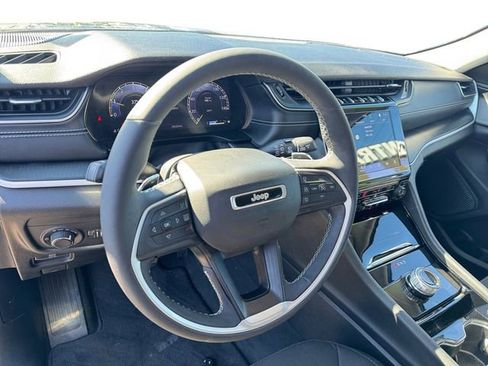 Certified 2023 Jeep Grand Cherokee Laredo w/ Luxury Tech Group I image 14