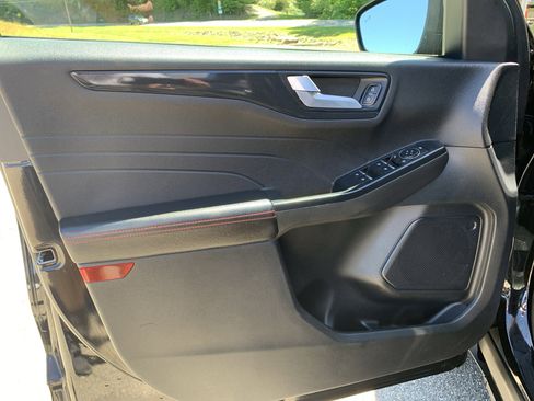 Used 2025 Ford Escape ST-Line FWD image 17