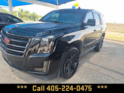 Used 2018 Cadillac Escalade Platinum AWD/4WD image 2