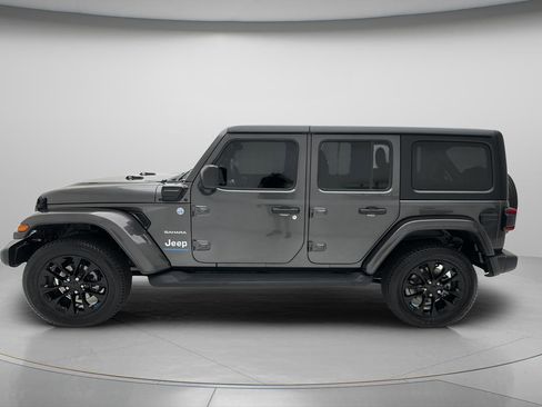 Used 2023 Jeep Wrangler Unlimited Sahara w/ Cold Weather Group AWD/4WD image 7