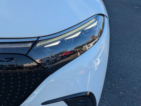 Used 2023 Mercedes-Benz EQS 450+ SUV image 11