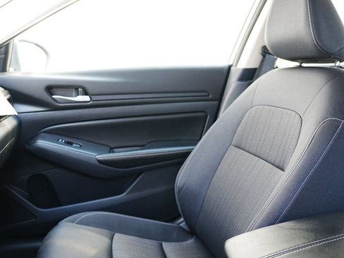 Used 2024 Nissan Altima 2.5 SV image 11