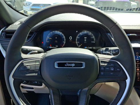 New 2026 Jeep Grand Cherokee Limited w/ Luxury Tech Group II AWD/4WD image 15