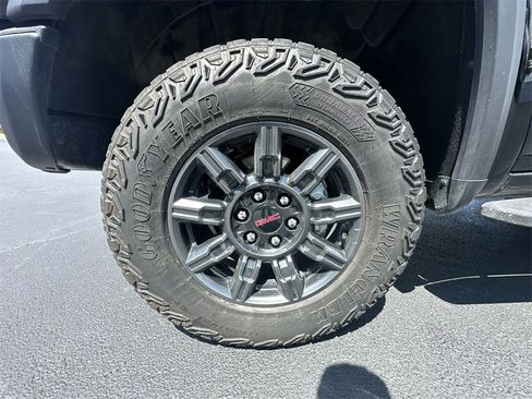 Used 2024 GMC Sierra 1500 AT4X image 10