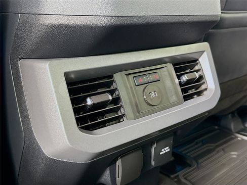 Used 2024 Ford F250 Lariat w/ Chrome Package image 26