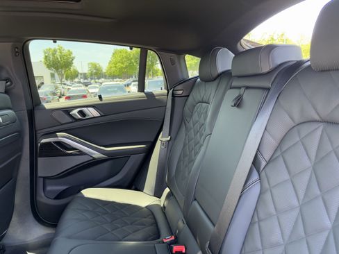 Used 2026 BMW X6 M60i AWD/4WD image 33