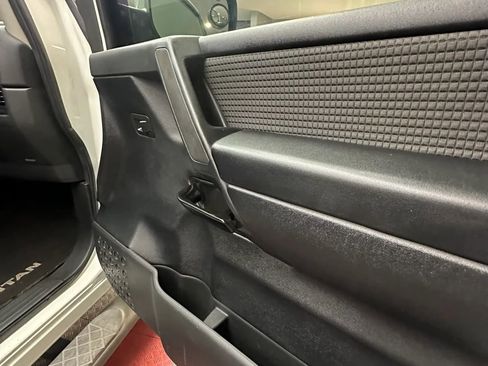 Used 2013 Nissan Titan SV w/ SV Value Truck Pkg RWD image 27