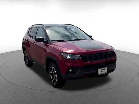 Used 2025 Jeep Compass Trailhawk AWD/4WD image 3