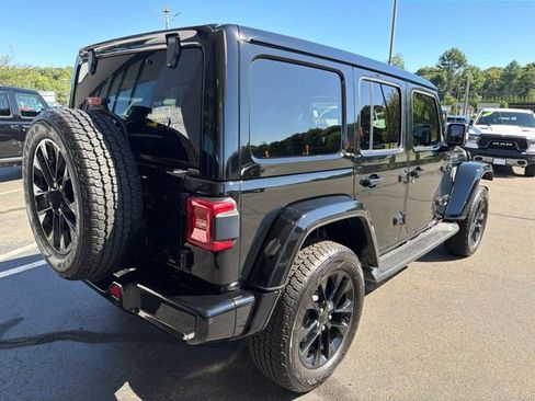 Used 2022 Jeep Wrangler Unlimited Sahara AWD/4WD image 5