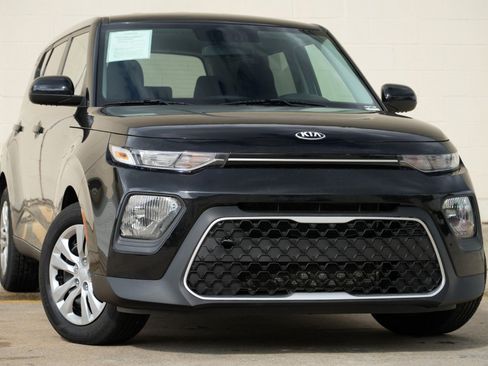 Used 2021 Kia Soul LX FWD image 2