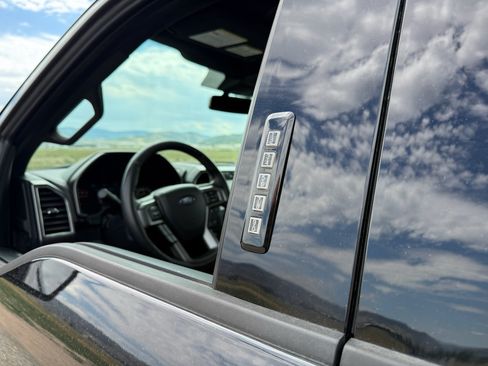 Used 2019 Ford F150 Lariat w/ Equipment Group 502A Luxury AWD/4WD image 12