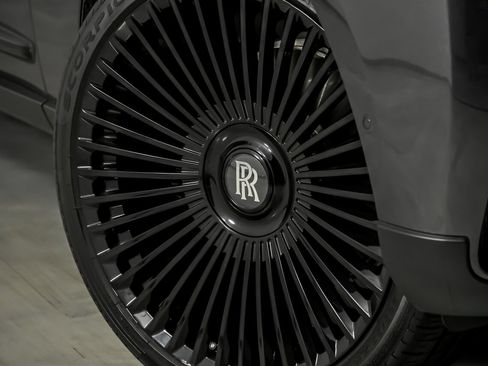 Used 2022 Rolls-Royce Cullinan w/ Cullinan Package image 4