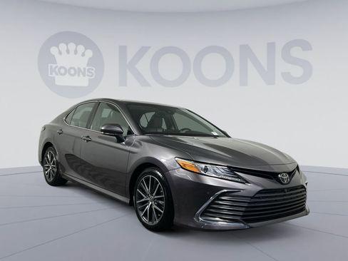 Used 2023 Toyota Camry XLE w/ Navigation Package image 10